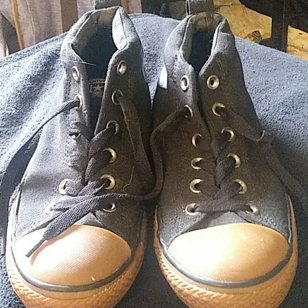 Converse- Size 6